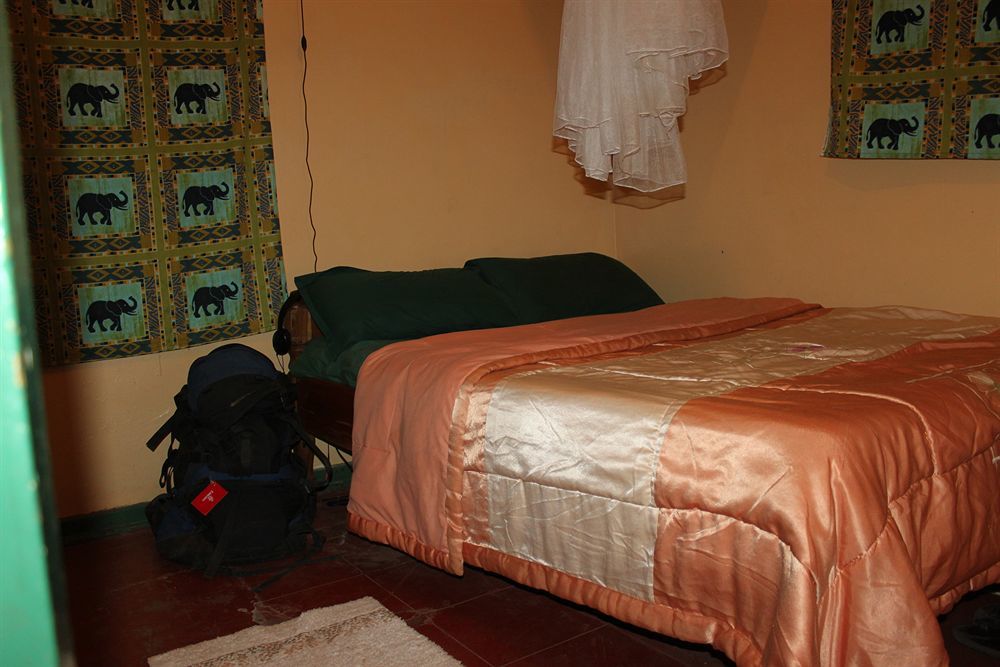 Отель Zinga Backpackers Ливингстон Экстерьер фото